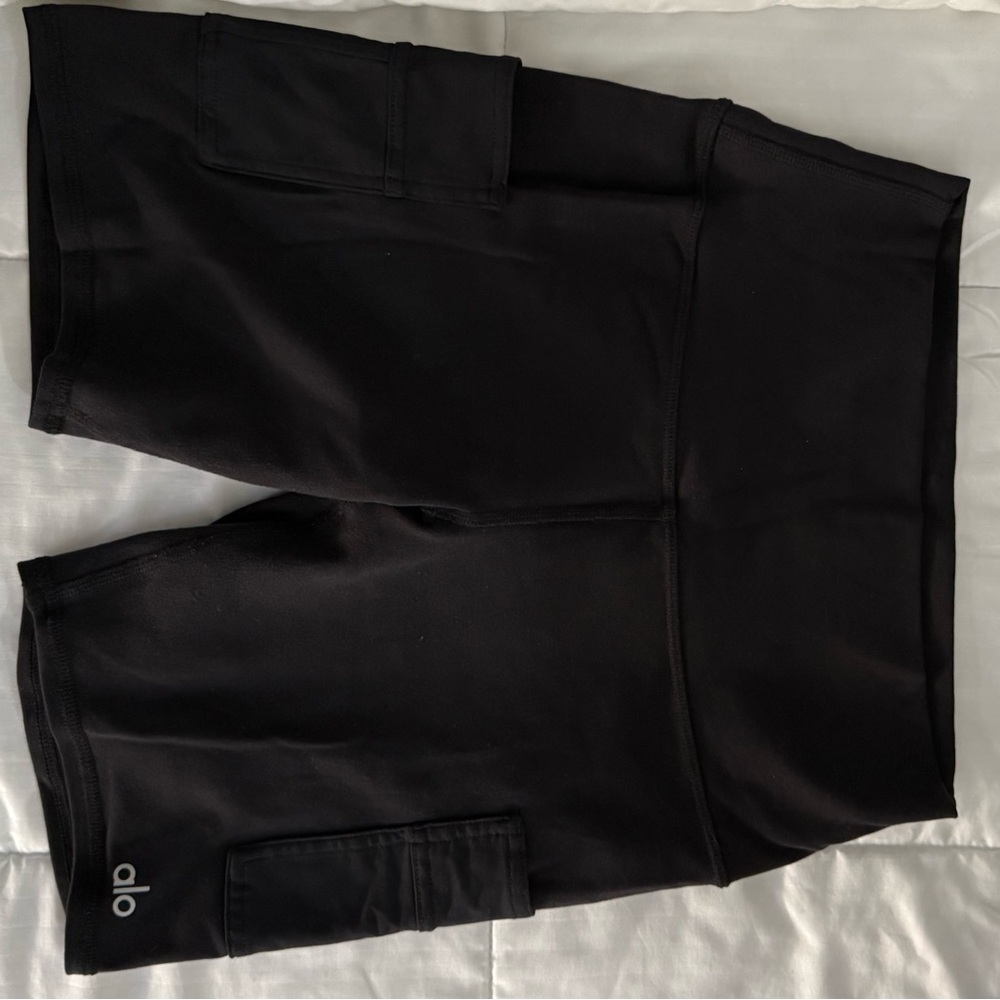 ALO Yoga women’s black Cargo biker Shorts